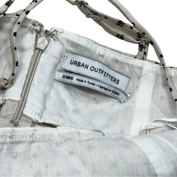 Urban Outfitters Women White Ivory Black Floral Casual Crossback Dress Sz 2 NWT - Picture 4 of 5